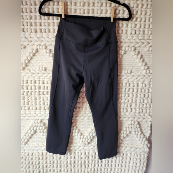 Lululemon In Movement Tight - 19" inseam, 3/4 length - Picture 6 of 12